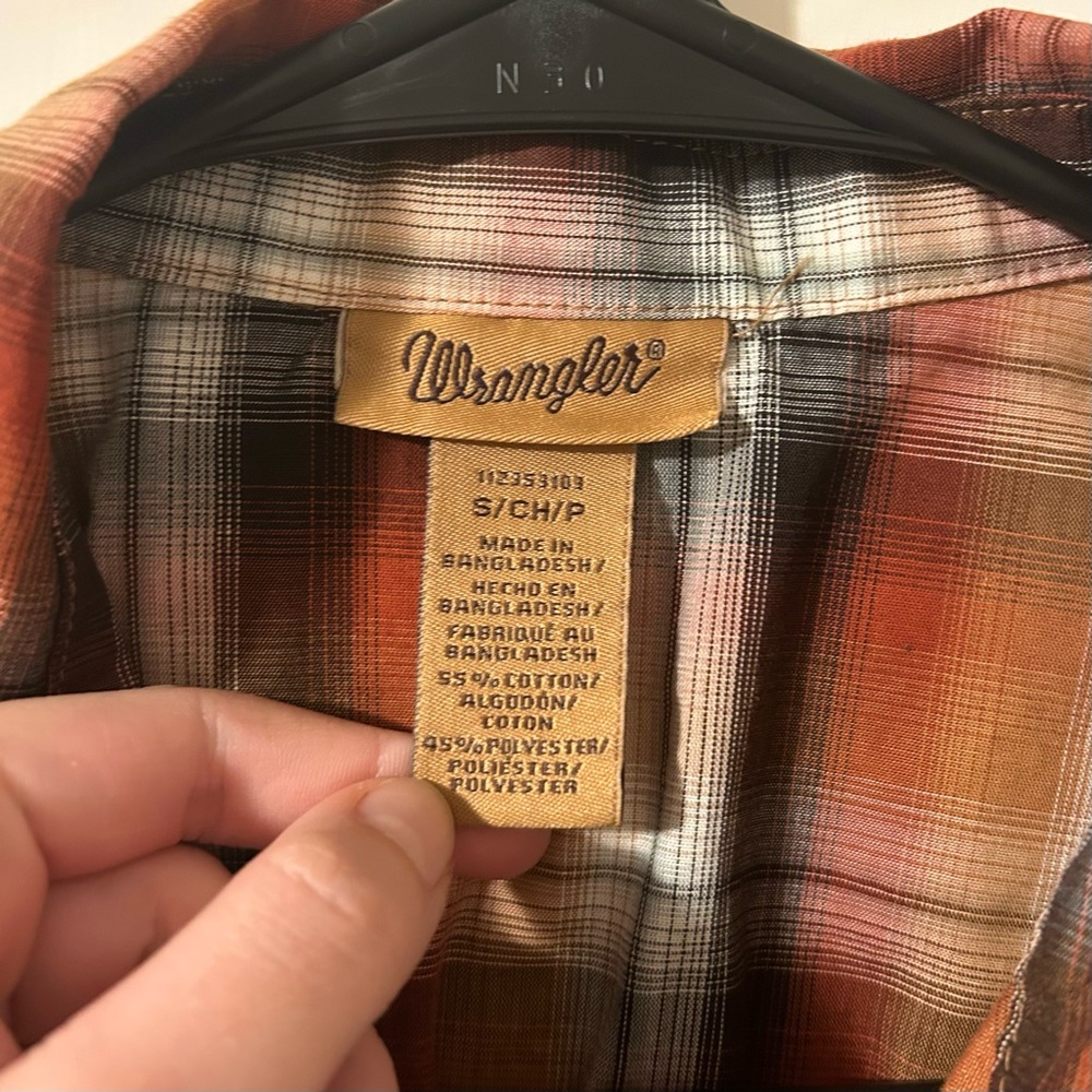 Wrangler western pearl snap shirt - orange/brown plaid, size S - women’s - Picture 3 of 5